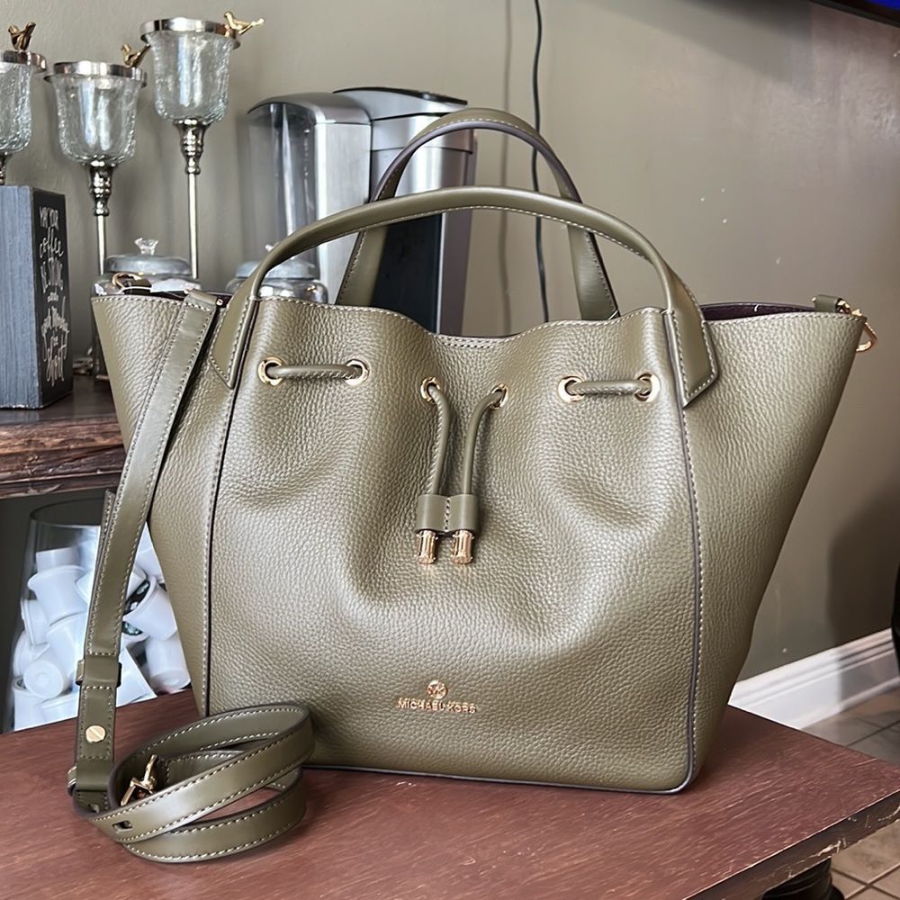 Michael Kors pebbled leather tote bag - Picture 5 of 13